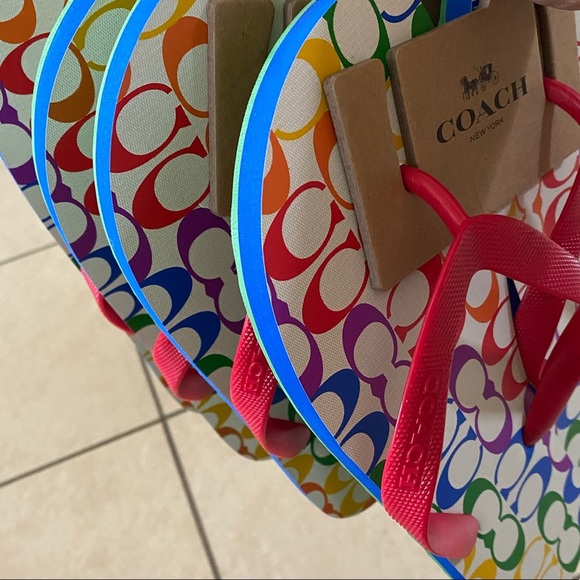 Women’s Coach Pride Rainbow Signature Flip Flops🌈​ - Picture 9 of 9